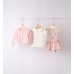Set Minibanda din 3 piese pentru fetițe din bumbac și lână – cardigan, bluziță și fustiță cu bretele, 3.F770TI25RZ Set Minibanda din 3 piese pentru fetițe din bumbac și lână – cardigan, bluziță și fustiță cu bretele, 3.F770TI25RZ