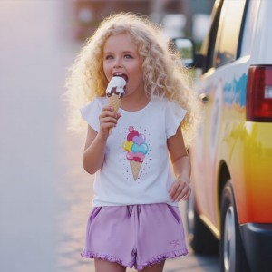 Compleu fete Sarabanda din jerseu elastic, tricou alb cu înghețată și pantaloni scurți mov, 0.8384PV24MV